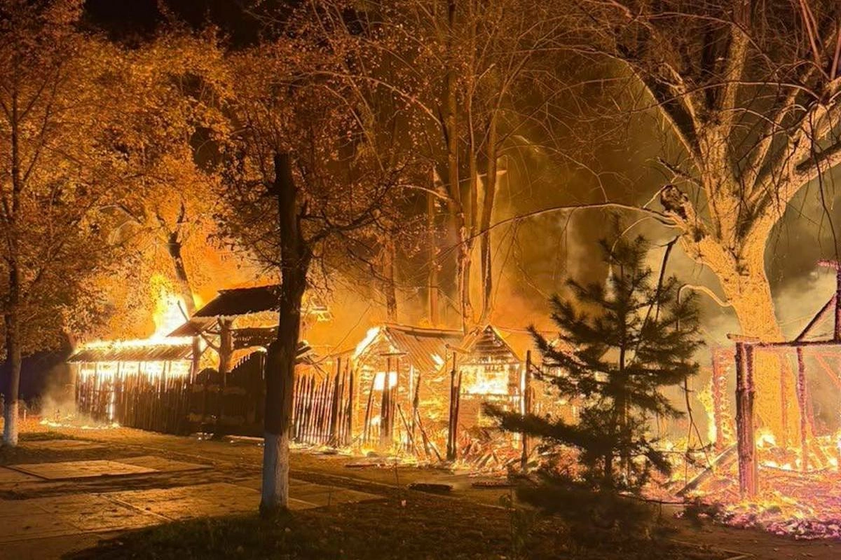 Десятки постраждалих у Києві: атака пошкодила Південний міст