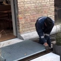 «Вкрали пандус»: київська кав’ярня звинуватила працівників благоустрою